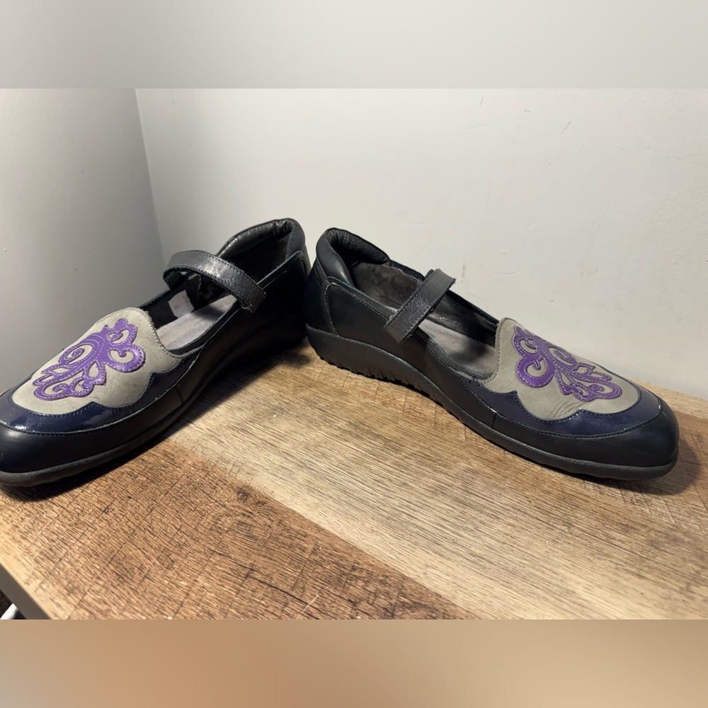 Women’s Mary Jane Flats in Black, Gray & Purple - Picture 4 of 11